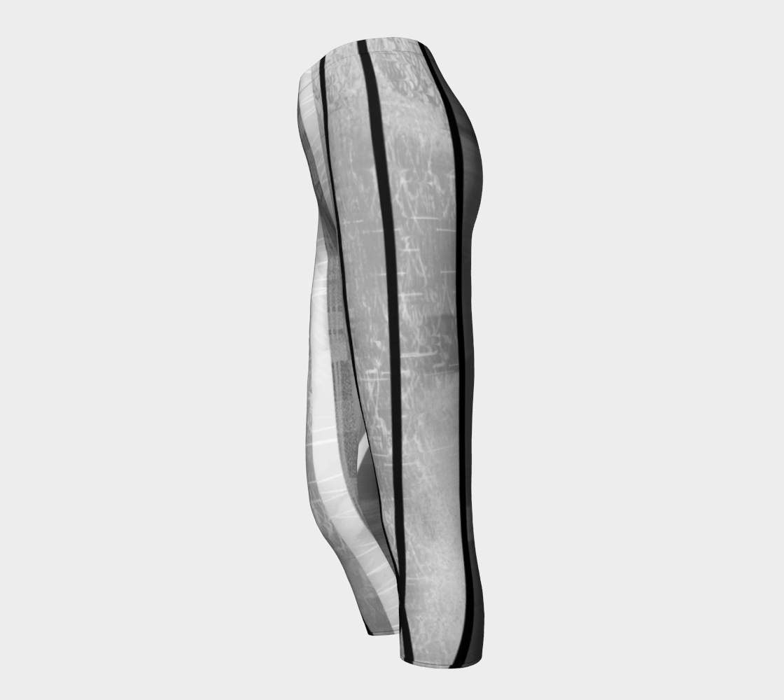 Coaxial Black Capris - deloresartcanada
